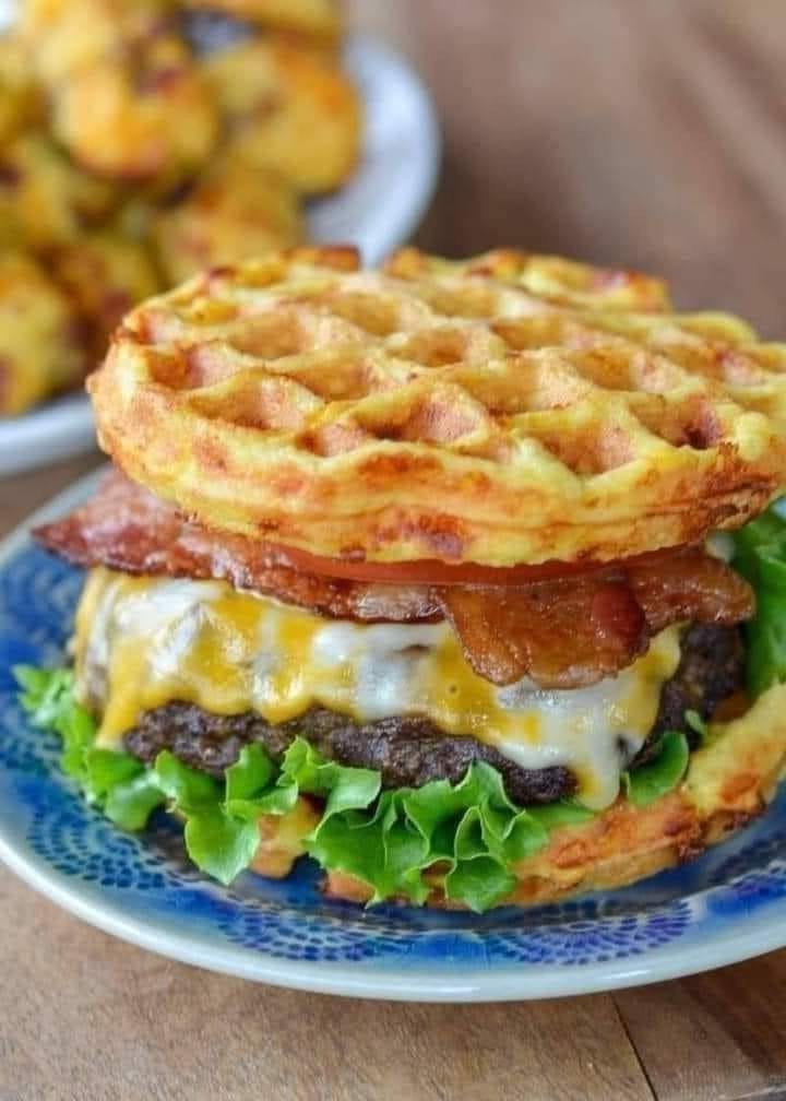 Keto Bacon Cheeseburger for less than 7 net carbs! This low carb burger