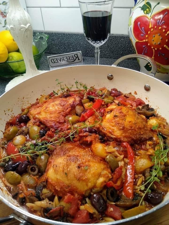 Chicken cacciatore with fireroasted tomatoes, peppers, sautéed