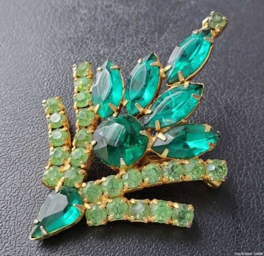 How to find vintage jewelry from D&E and why it's so worth it ARABEDATSH